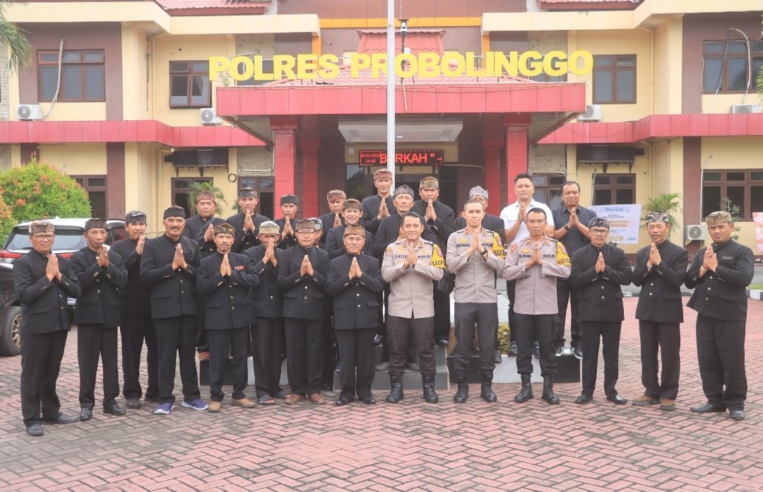 Warga Adat Suku Tengger Apresiasi Polres Probolinggo Pulihkan Citra Pariwisata Bromo 1 Warga Adat Suku Tengger Apresiasi Polres Probolinggo Pulihkan Citra Pariwisata Bromo