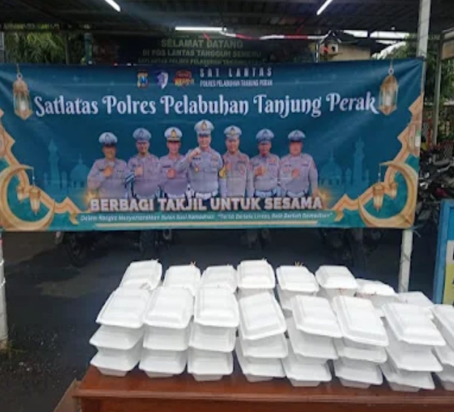 Satlantas Polres Pelabuhan Tanjung Perak Berbagi Takjil Tebar Kebaikan di Bulan Ramadhan 1 Satlantas Polres Pelabuhan Tanjung Perak Berbagi Takjil Tebar Kebaikan di Bulan Ramadhan
