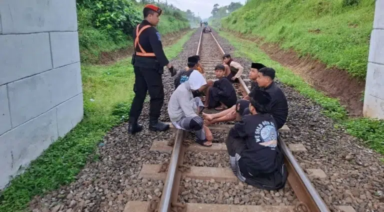 Angkutan Lebaran 2026, PT Kereta Api Indonesia (Persero) Daop 8 Surabaya Intensifkan Patroli Jalur Rel