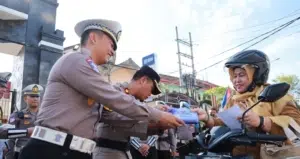 Polantas Menyapa : Polres Jember Gelar Safari Kamseltibcar Lantas Sosialisasikan Jalur Blackspot