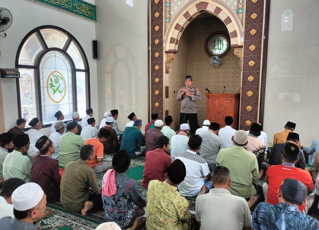 Safari Jumat Ramadhan, Satbinmas Polres Pasuruan Ajak Warga Jaga Kerukunan dan Tolak Kriminalitas 1 Safari Jumat Ramadhan, Satbinmas Polres Pasuruan Ajak Warga Jaga Kerukunan dan Tolak Kriminalitas