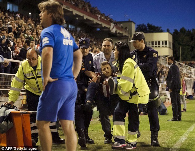 Kondisi Stadion Butarque yang Menyedihkan Saat Derbi Rayo Vallecano vs Atlético Madrid 1 Kondisi Stadion Butarque yang Menyedihkan Saat Derbi Rayo Vallecano vs Atlético Madrid