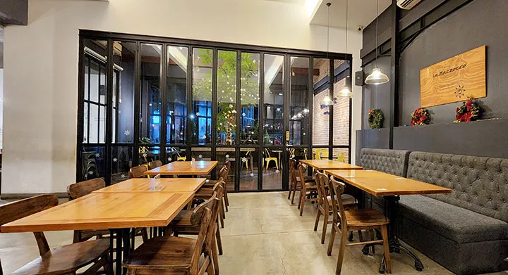 Fenomena Work from Cafe di Surabaya: Tren, Kebutuhan, atau Gaya Hidup?