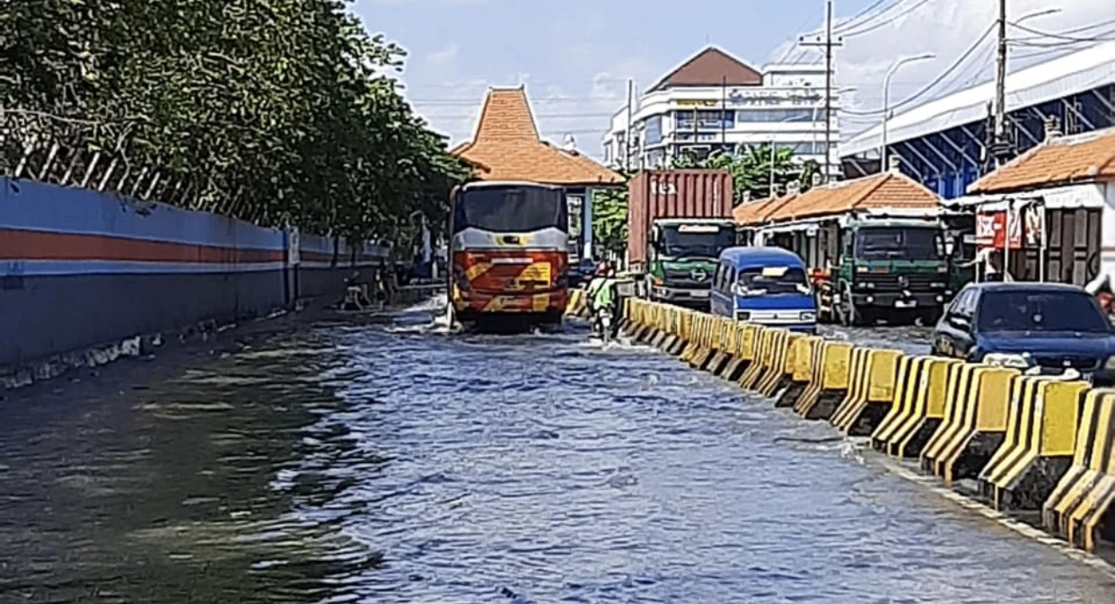 Banjir Rob di Pesisir Surabaya, Pompa ,Bozem