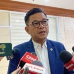 ketua-dpp-partai-golkar-ace-hasan-syadzily-saat-ditemui-awak-media-di-gedung-dpr-ri-senayan.jpg ketua dpp partai golkar ace hasan syadzily saat ditemui awak media di gedung dpr ri senayan