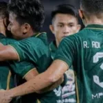 Toni Firmansyah, Lini Tengah Persebaya Persebaya Surabaya , Tambah Bek Muda
