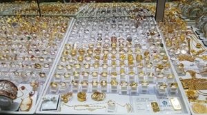 Penyegelan Toko Perhiasan Emas ,Jakarta,Kepabeanan