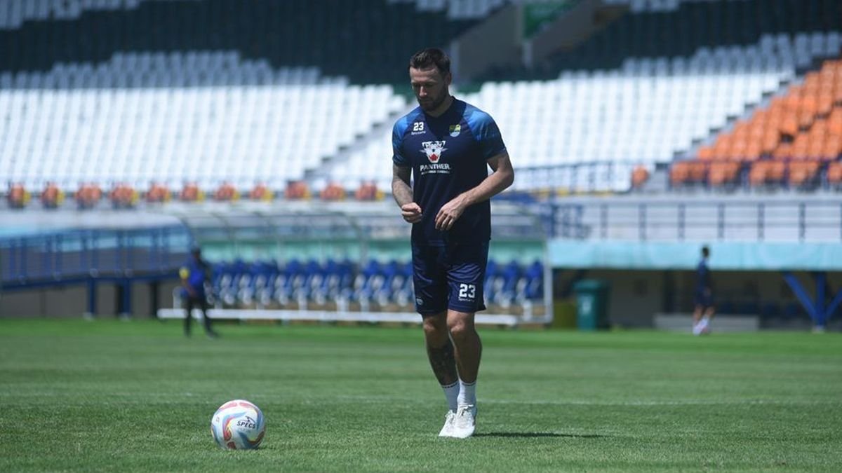 Marc Klok, Persib Bandung ,Persebaya Surabaya