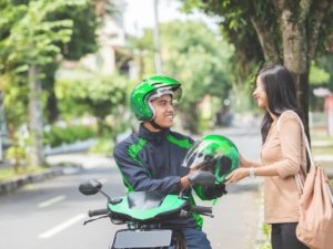 Tantangan Layanan Ojek Online Saat Ramadan: Perubahan Pola Permintaan dan Ketersediaan Driver