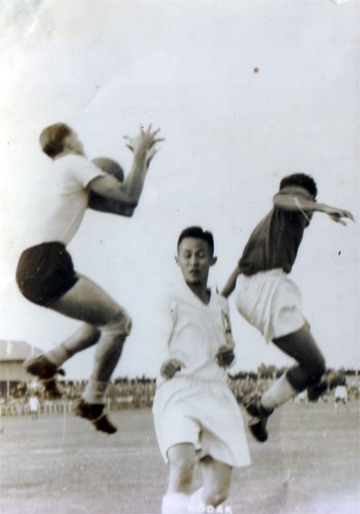 Legenda Sepak Bola Indonesia yang Menginspirasi Generasi Muda 1 Legenda Sepak Bola Indonesia yang Menginspirasi Generasi Muda