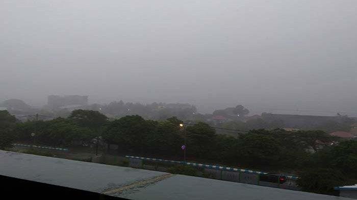 Peringatan Dini Cuaca Ekstrem: Siklon Tropis Narelle Mengancam Wilayah Pulau Jawa