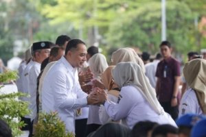 Surabaya , Pemkot, urbanisasi