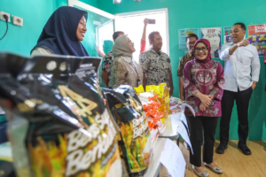 Wali Kota Surabaya Tinjau Pasar Murah untuk Pastikan Ketersediaan Bahan Pokok