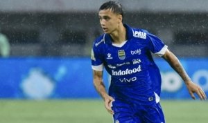 Eliano-Reijnders-saat-menjalani-laga-debut-bersama-Persib-Bandung.jpg Eliano Reijnders , Persib Bandung ,Borneo FC