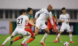 Gangwon v Gwangju with Felipe 2020
