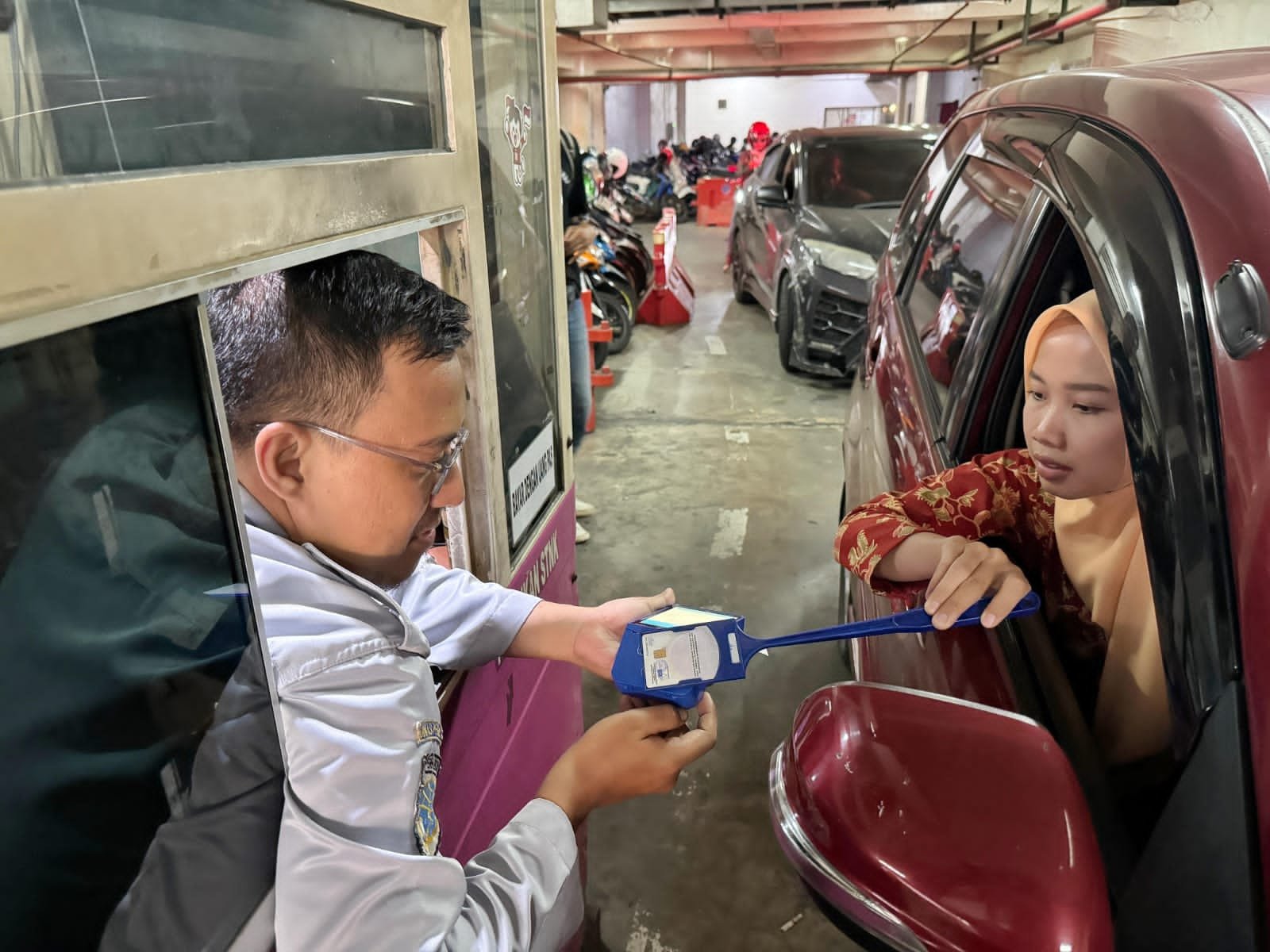 Inovasi Pemkot Surabaya: Mengganti Pembayaran Tunai dengan Voucher Parkir 1 Inovasi Pemkot Surabaya: Mengganti Pembayaran Tunai dengan Voucher Parkir