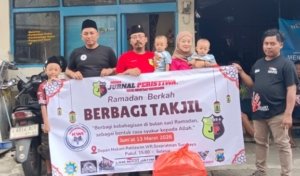 250 Takjil Dibagikan di Surabaya, Jurnal Peristiwa.ID Ajak Media dan Komunitas Berbagi