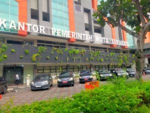 Pemkot Surabaya Mobil Plat Merah