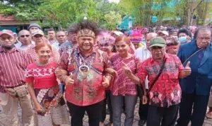 Paul Finsen Mayor mendaftar ke KPU sebagai bakal calon anggota DPD RI