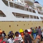 Penumpang-KM-Kelud-saat-turun-di-Pelabuhan-Batuampar.jpg Kapal Pelni, KM Kelud ,Rute Batam ke Jakarta