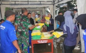 Antusias Warga Trenggalek Serbu Bazar Sembako Murah Koperasi Desa Merah Putih