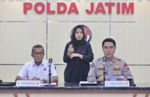 Polda Jatim Amankan Tiga Tersangka Kasus Pemerasan Disertai Pengancaman di Pasuruan