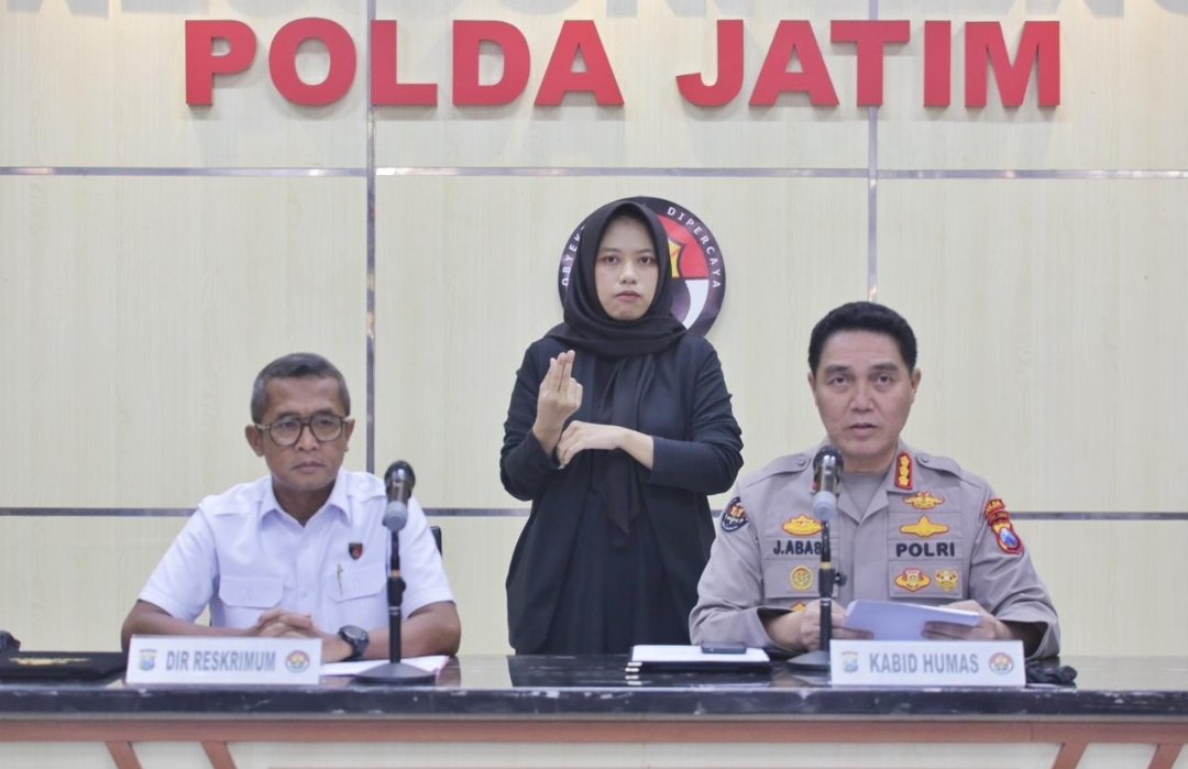 Polda Jatim Amankan Tiga Tersangka Kasus Pemerasan Disertai Pengancaman di Pasuruan