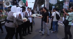 Sejukkan Ramadhan, Polda Metro Jaya Kedepankan Pendekatan Humanis Dan Tim Sholawat Dalam Pelayanan Penyampaian Aspirasi Mahasiswa