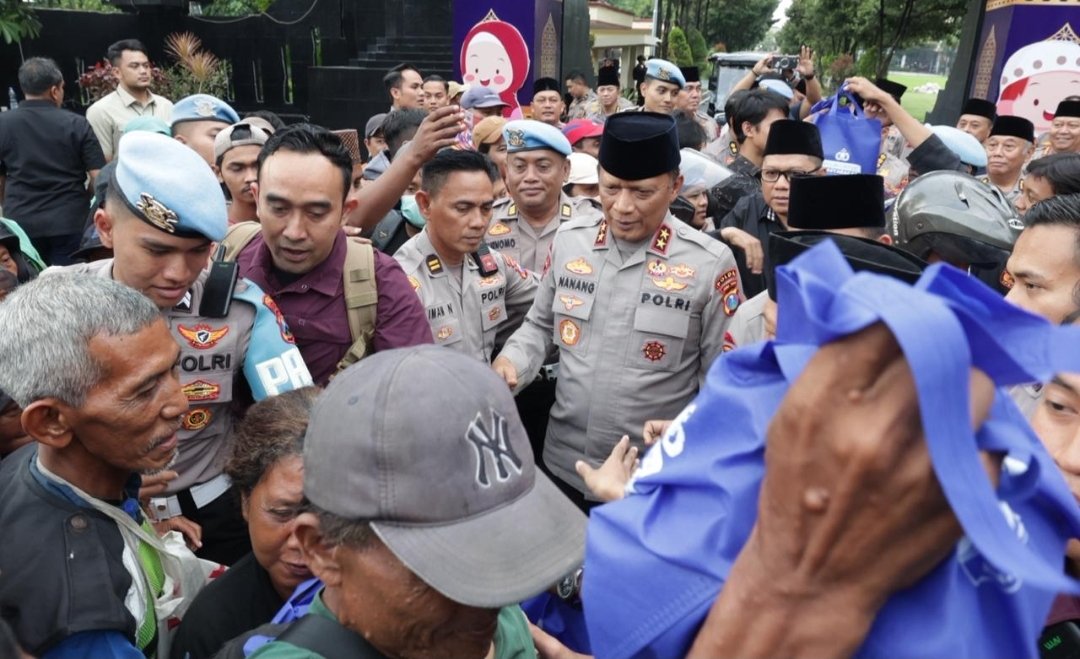 Ramadan Berkah, Kapolda Jatim Berbagi Takjil dan Buka Puasa Bersama Elemen Masyarakat