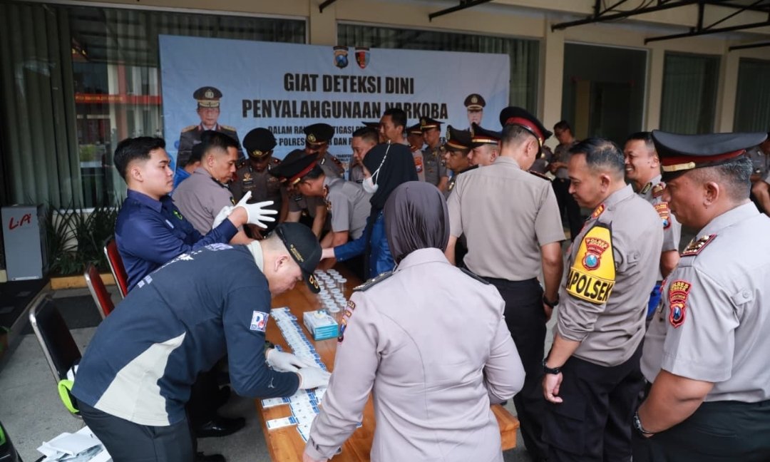 Wujudkan Zero Narkoba Polres Jember Test Urine Mendadak Bagi Para Perwira