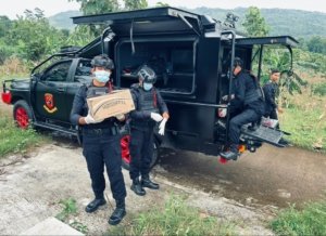 Polres Bondowoso Libatkan Gegana Brimob Polda Jatim Musnahkan 25 Kg Bubuk Mercon