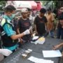 Pastikan Keselamatan Perjalanan Polres Tanjung Perak Cek Urine 43 Sopir Truk dan Bus Jelang Mudik Lebaran.