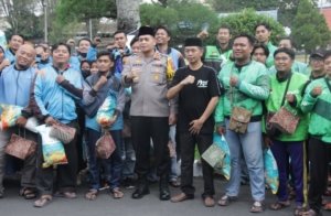 Sinergi Polres Bondowoso dan PKDI Hadirkan Senyum Ojol Saat Menjelang Berbuka