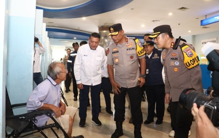 Kapolda Jatim Cek Pos Terpadu dan Pos Pam di Surabaya Pastikan Layanan Mudik Berjalan Optimal
