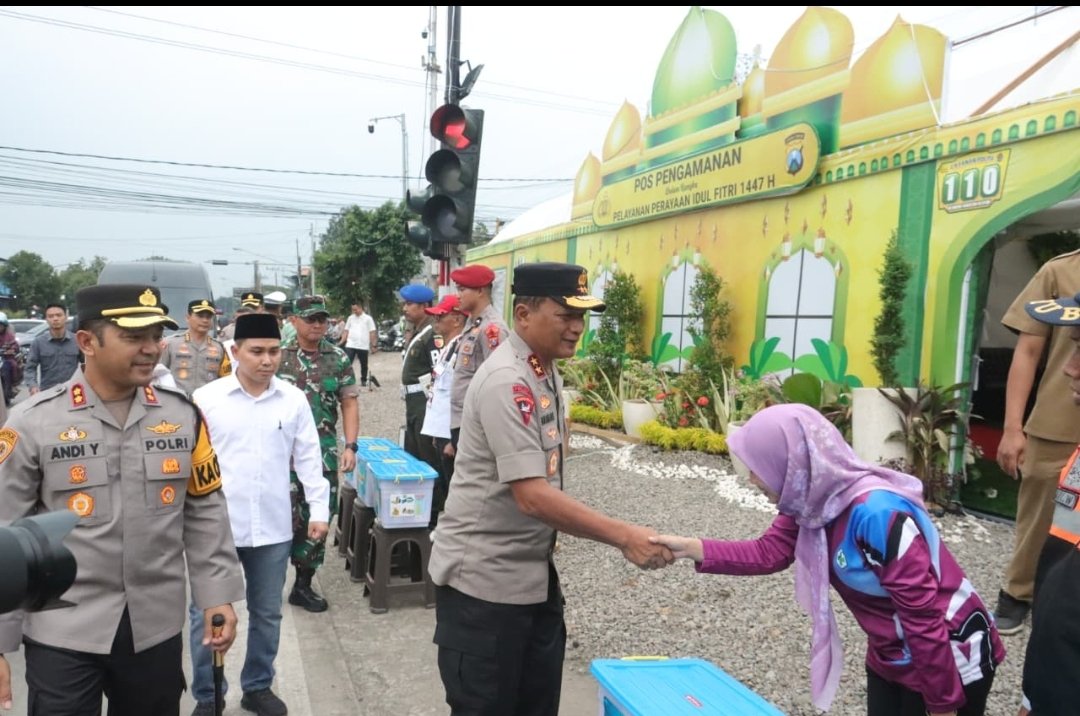 Kapolda Jatim Tinjau Kesiapan Posyan Terpadu Alun - alun Kota dan Pospam Kenanten Mojokerto 1 Kapolda Jatim Tinjau Kesiapan Posyan Terpadu Alun – alun Kota dan Pospam Kenanten Mojokerto