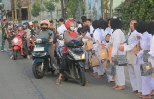 Dari Dojo ke Jalanan, Anak-anak Karate INKAI Ranting Kodim 0806/Trenggalek Berbagi Takjil