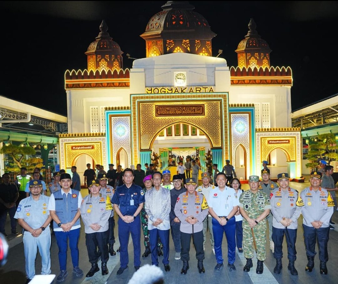 Tinjau Stasiun Tugu DIY, Kapolri Pastikan Puncak Arus Mudik Berjalan Aman
