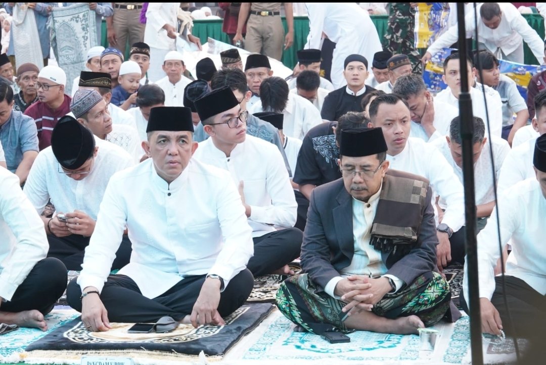 Pangdam V/Brawijaya Laksanakan Sholat Idul Fitri 1447 H Perkuat Sinergi Prajurit dan Rakyat 1 Pangdam V/Brawijaya Laksanakan Sholat Idul Fitri 1447 H Perkuat Sinergi Prajurit dan Rakyat