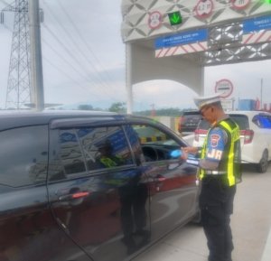 Polda Jatim Terapkan Mobile Reader di Gerbang Tol Situbondo Barat