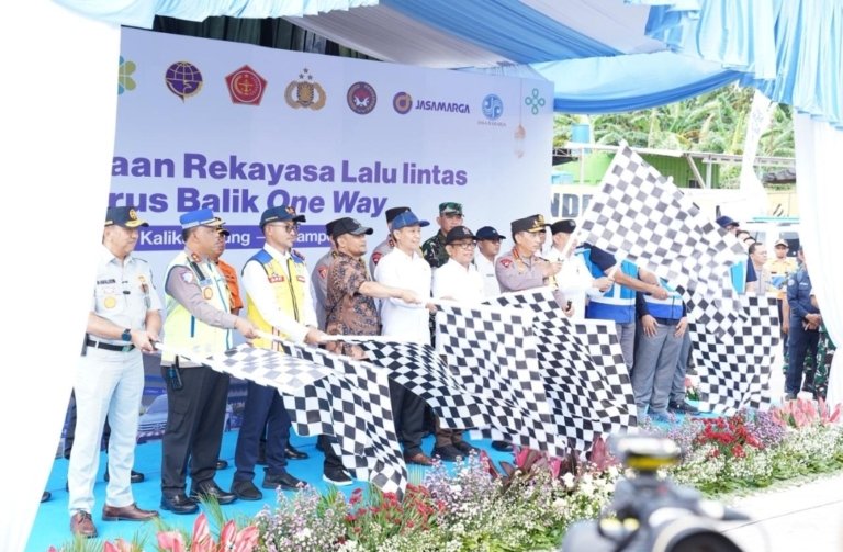 Pimpin One Way Nasional Arus Balik Lebaran, Kapolri ke Pemudik: Utamakan Keselamatan