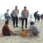Kapolres Gresik Tinjau Pantai Dalegan Pastikan Keamanan Wisatawan