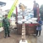 Babinsa Wonocoyo Dampingi Penyerapan 5,6 Ton Gabah Petani ke Bulog Trenggalek