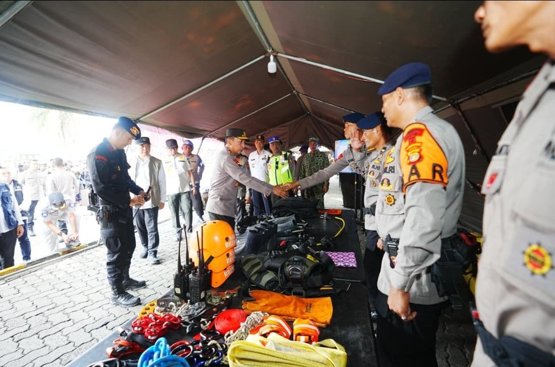 Tinjau Arus Balik di Pelabuhan Bakauheni, Kapolri Pastikan Pemudik Aman-Selamat Sampai Tujuan 1 Tinjau Arus Balik di Pelabuhan Bakauheni, Kapolri Pastikan Pemudik Aman-Selamat Sampai Tujuan