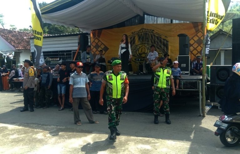 TNI-Polri Kawal Meriahnya Pawai Gebyar Ketupat 1447 H di Trenggalek