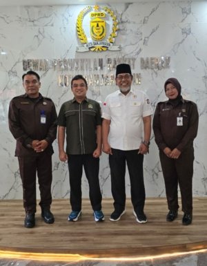 Kegiatan DPRD Kota Surabaya Komisi A Kunker ke Banjarmasin, H. Muhaimin Sekaligus Ziarah ke Guru Sekumpul