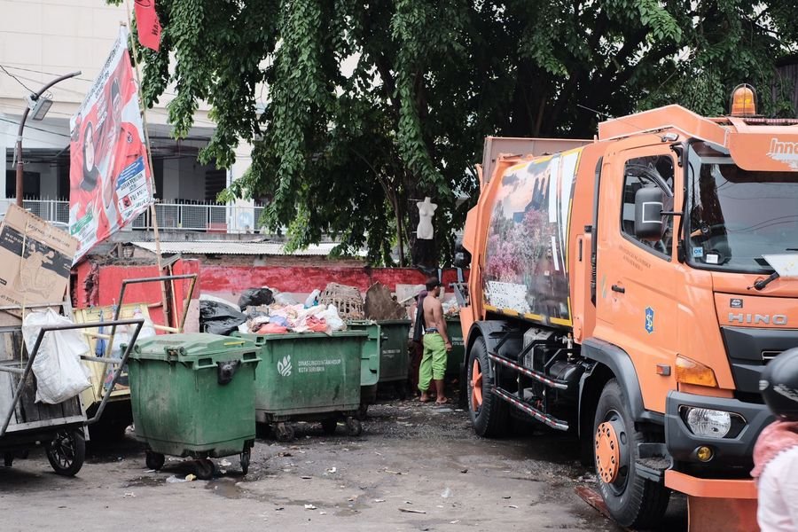 Truk Sampah, Surabaya, DPRD