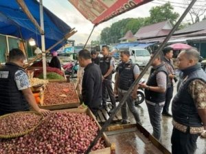 Pemantauan Harga dan Stok Bahan Pokok di Pasar Lemabang Palembang