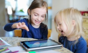 DPRD Surabaya Dorong Regulasi Penggunaan Gadget untuk Anak di Bawah 16 Tahun