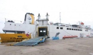 ilustrasi kapal pt pelni bersandar di pelabuhan semayang balikpapan