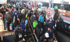 kai-siapkan-tarif-rendah-kereta-untuk-arus-balik-lebaran-27042023-180731.jpg kai siapkan tarif rendah kereta untuk arus balik lebaran 27042023 180731